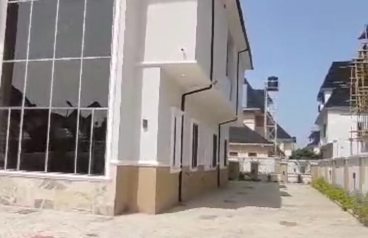 Luxurious 7-Bedroom Mansion with Ultra-Modern Features