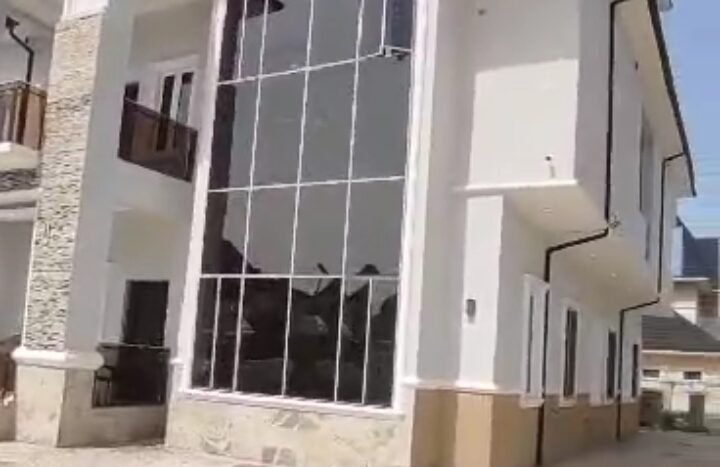 Luxurious 7-Bedroom Mansion with Ultra-Modern Features