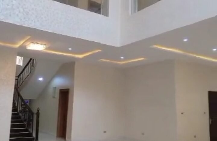 Luxurious 7-Bedroom Mansion with Ultra-Modern Features