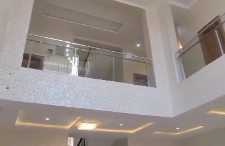 Luxurious 7-Bedroom Mansion with Ultra-Modern Features